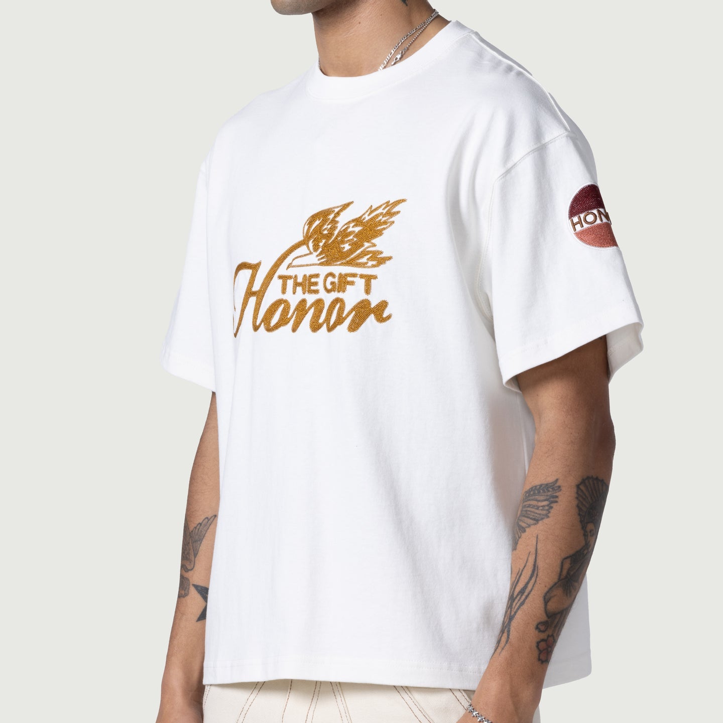 HONOR THE GIFT AUTO CLUB BOX TEE-WHITE