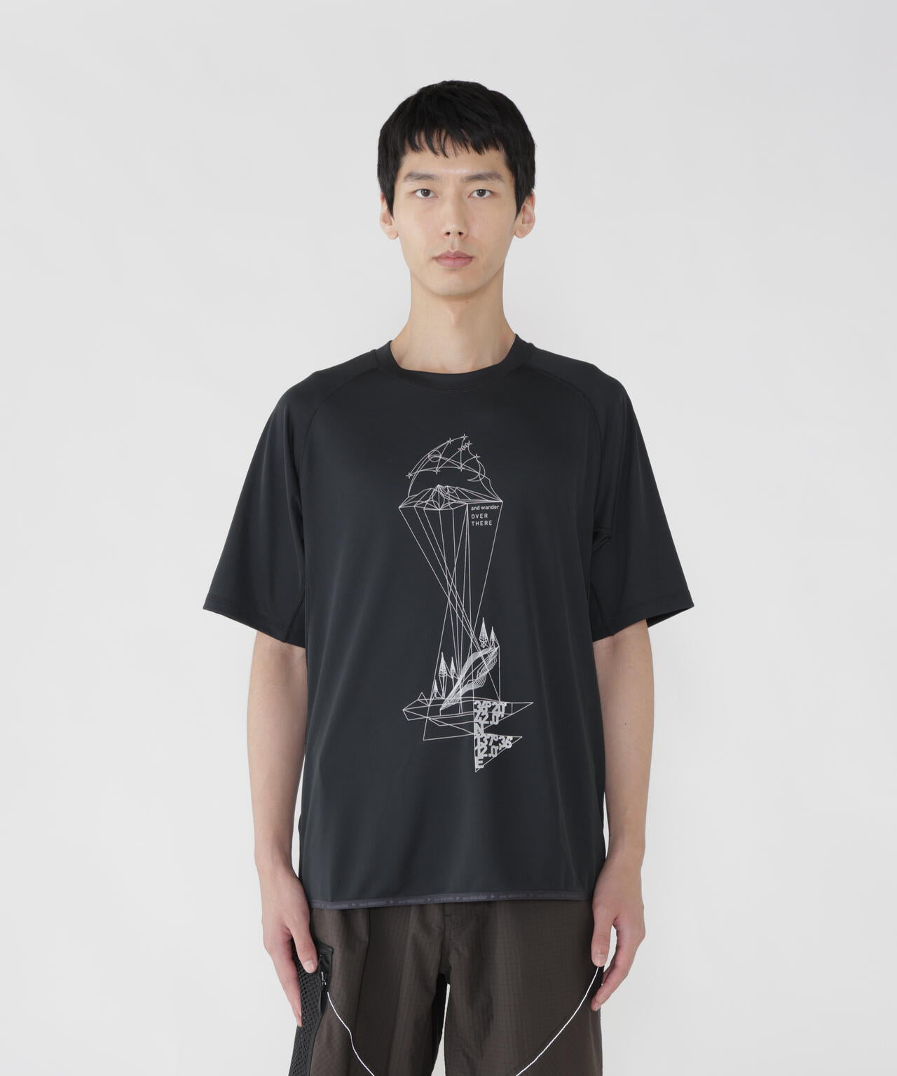 AND WANDER DRY JERSEY SS PRINT TEE-BLACK