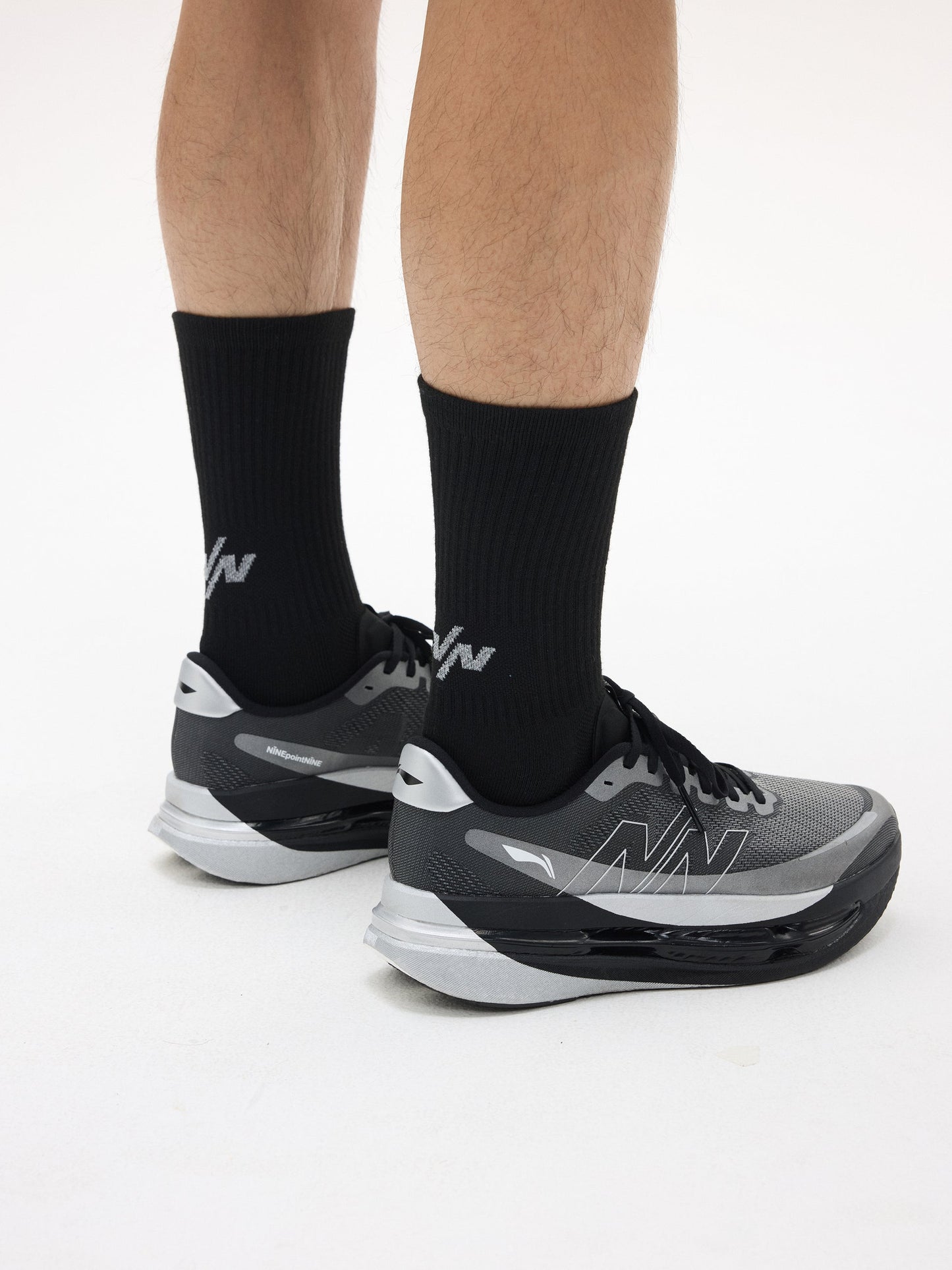 NINE POINT NINE ELEMENT COOLMAX SMALL LOGO SOCKS-BLACK