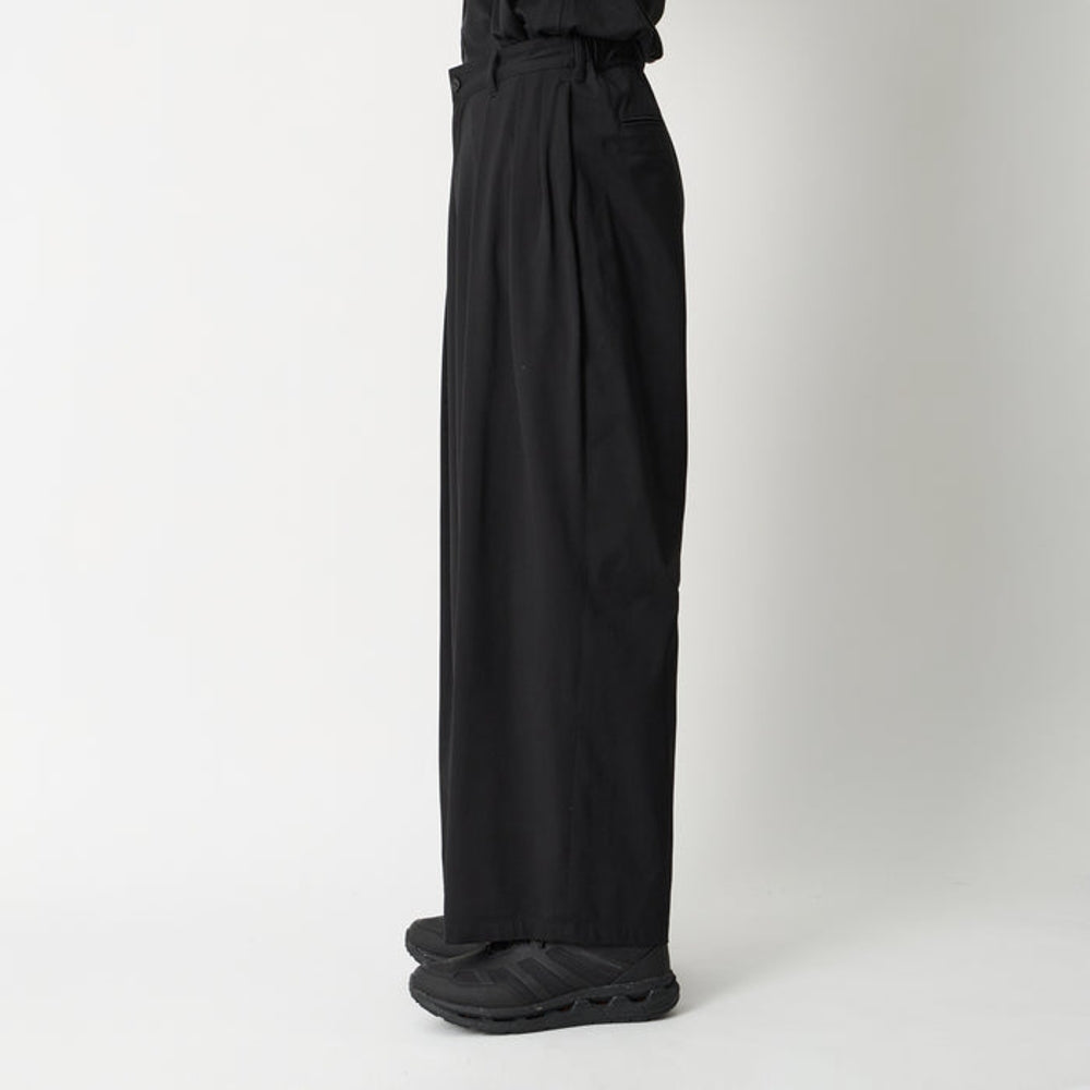 WHITE MOUNTAINEERING 3 TUCK WIDE PANTS-BLACK