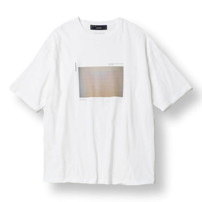 MEANSWHILE ABRACT PHOTOGRAPHT TEE-OFF WHITE