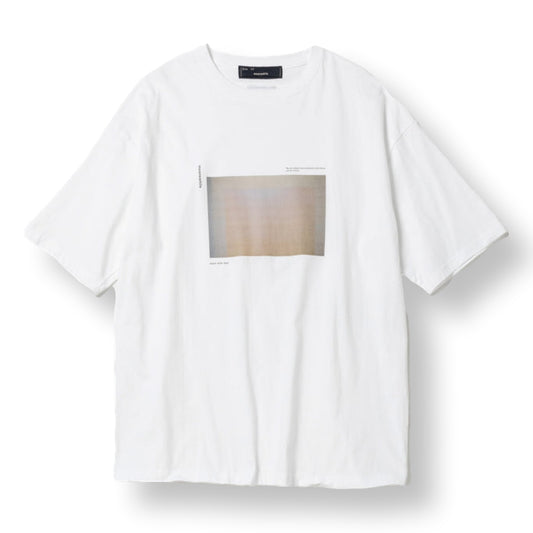 MEANSWHILE ABRACT PHOTOGRAPHT TEE-OFF WHITE