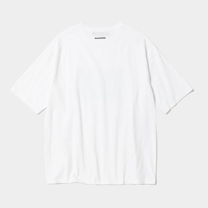 MEANSWHILE ABRACT PHOTOGRAPHT TEE-OFF WHITE