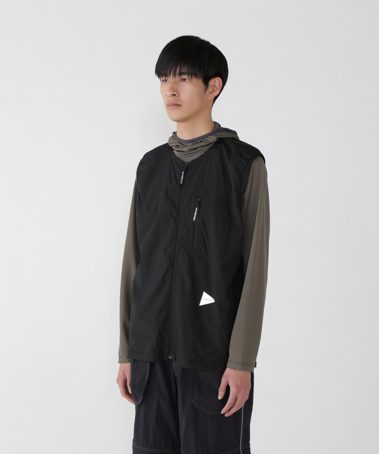 AND WANDER ALPHA DIRECT VEST-BLACK