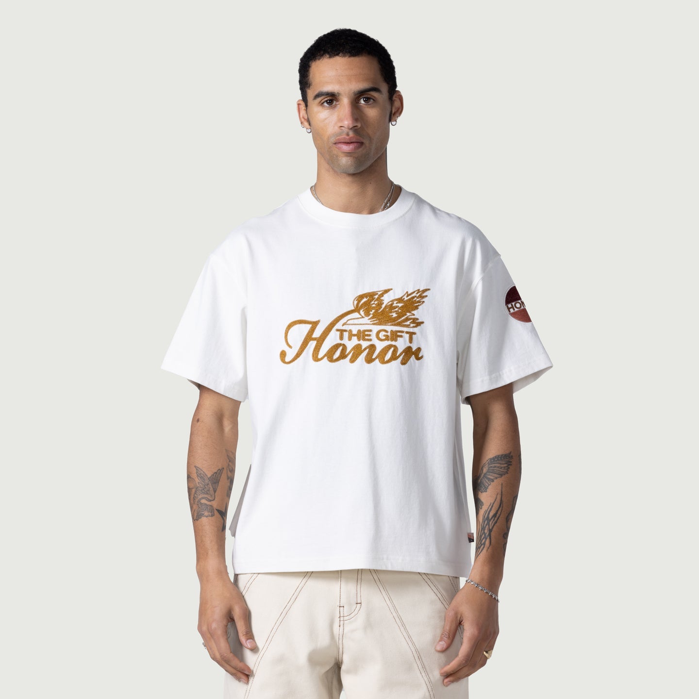 HONOR THE GIFT AUTO CLUB BOX TEE-WHITE
