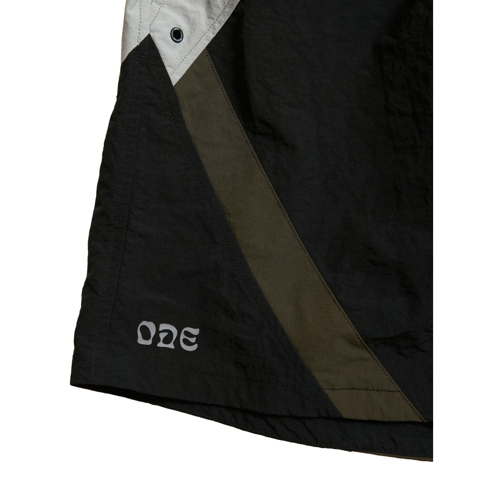 OPEN DIALOGUE COLOUR BLOCK SHORT-BLACK