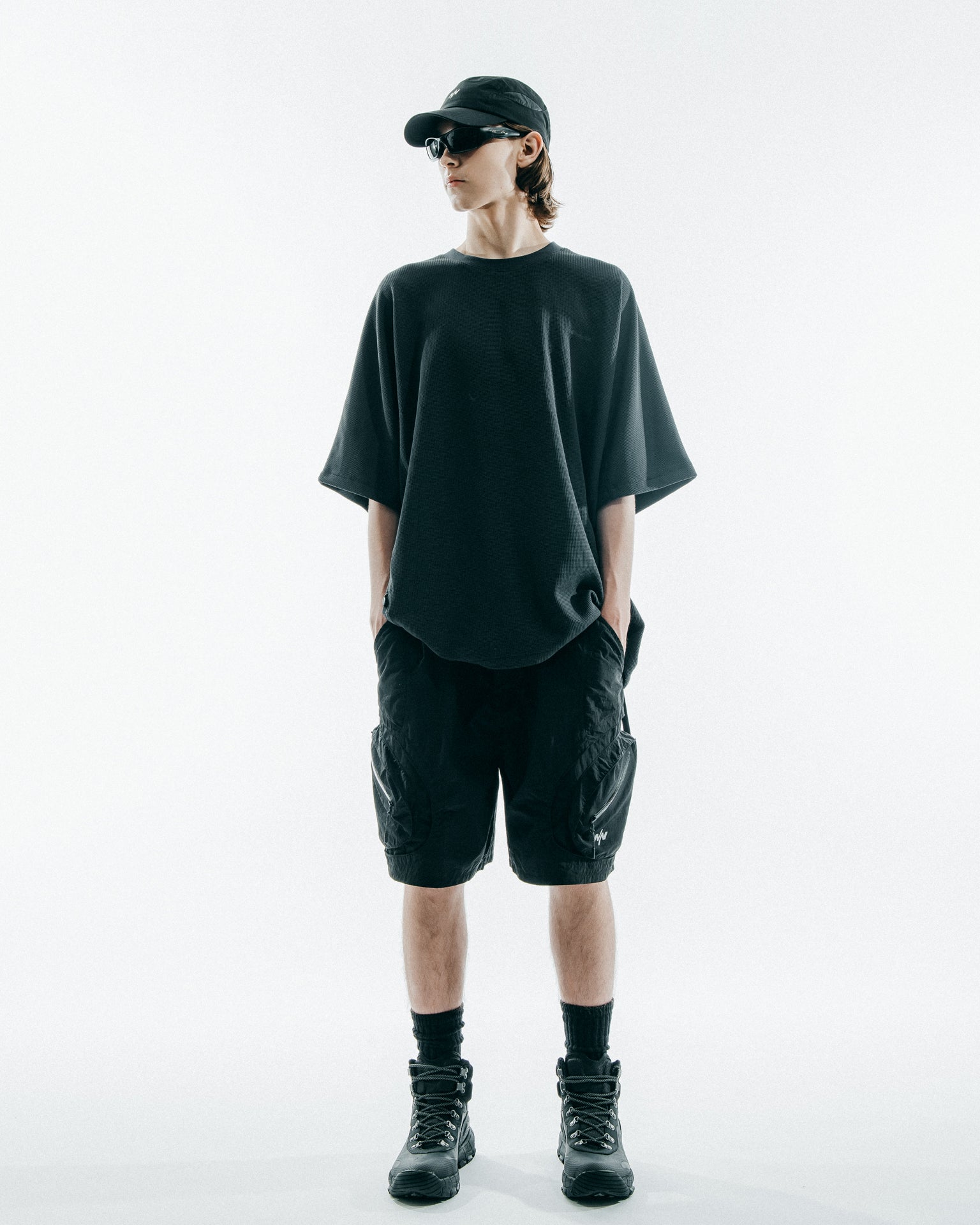 NINE POINT NINE CONVEX POCKET WIDE SHORTS-DARK GREY