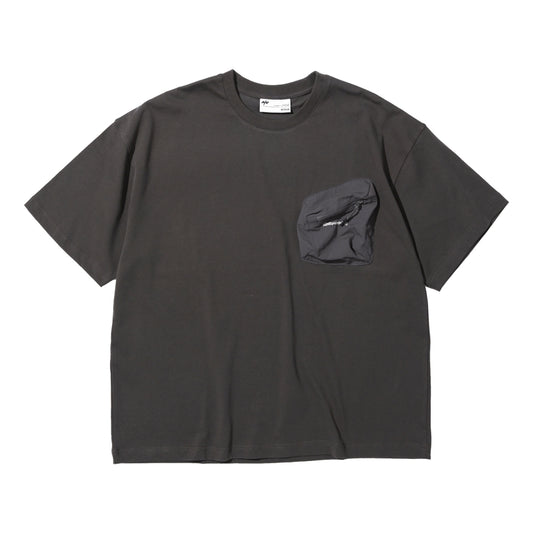 NINE POINT NINE ELEMENT 3D POCKET S/S TEE-CHARCOAL