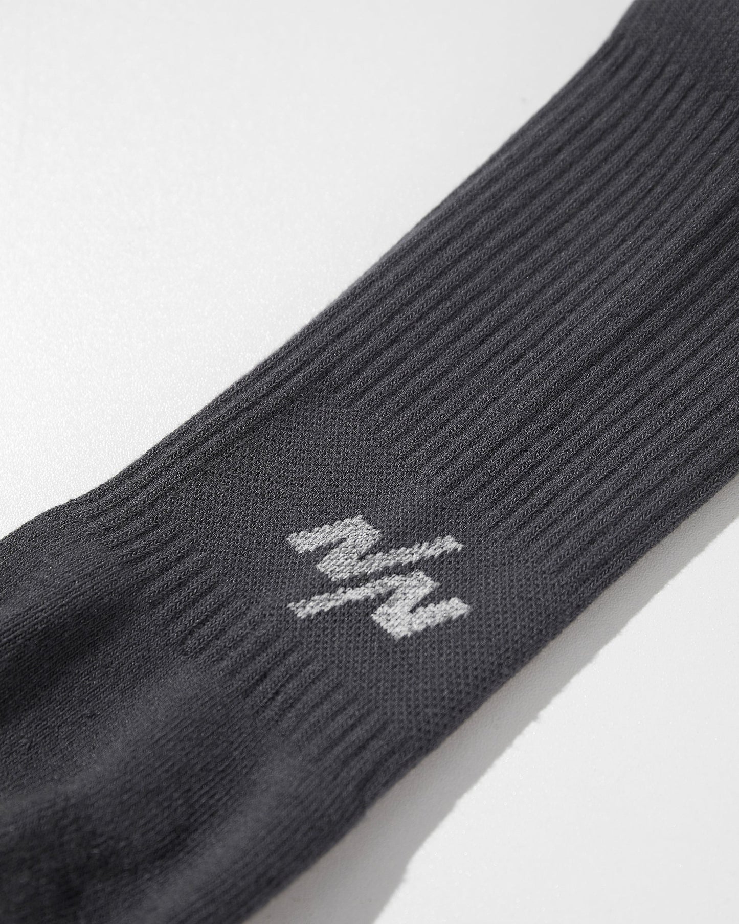 NINE POINT NINE ELEMENT COOLMAX SMALL LOGO SOCKS-GREY