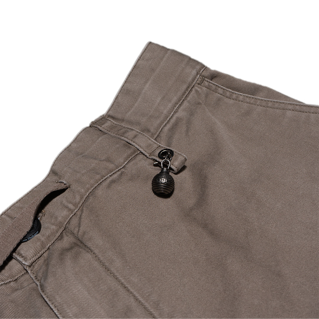 KNEE PLEATED CARGO PANTS