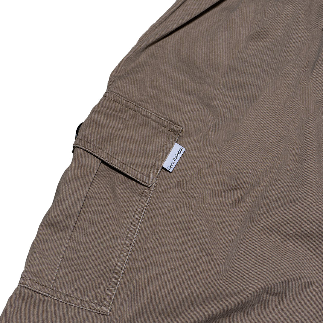 KNEE PLEATED CARGO PANTS