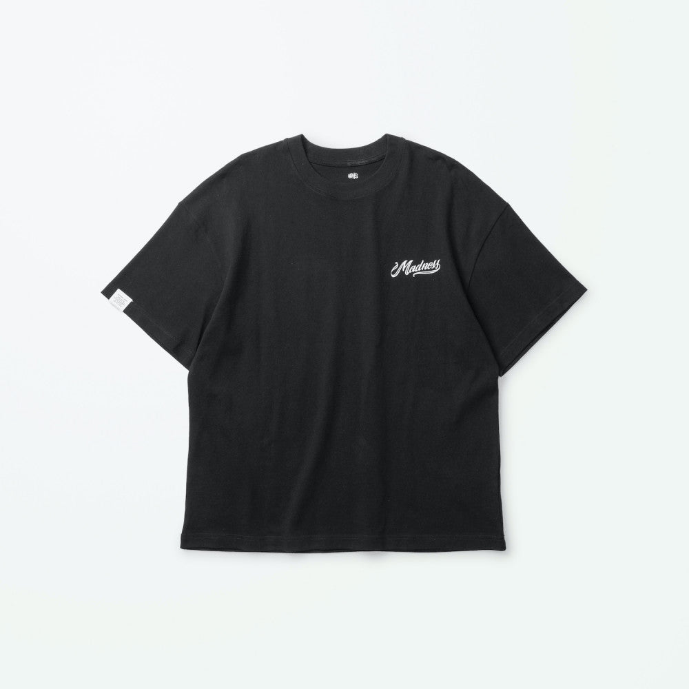 MADNESS BADGE (L) UNIFORM T-SHIRT-BLACK