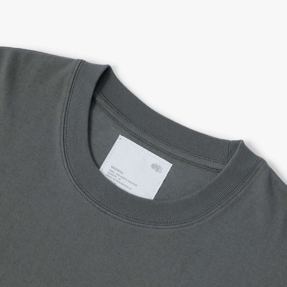 MADNESS PRINT TEE-CHARCOAL