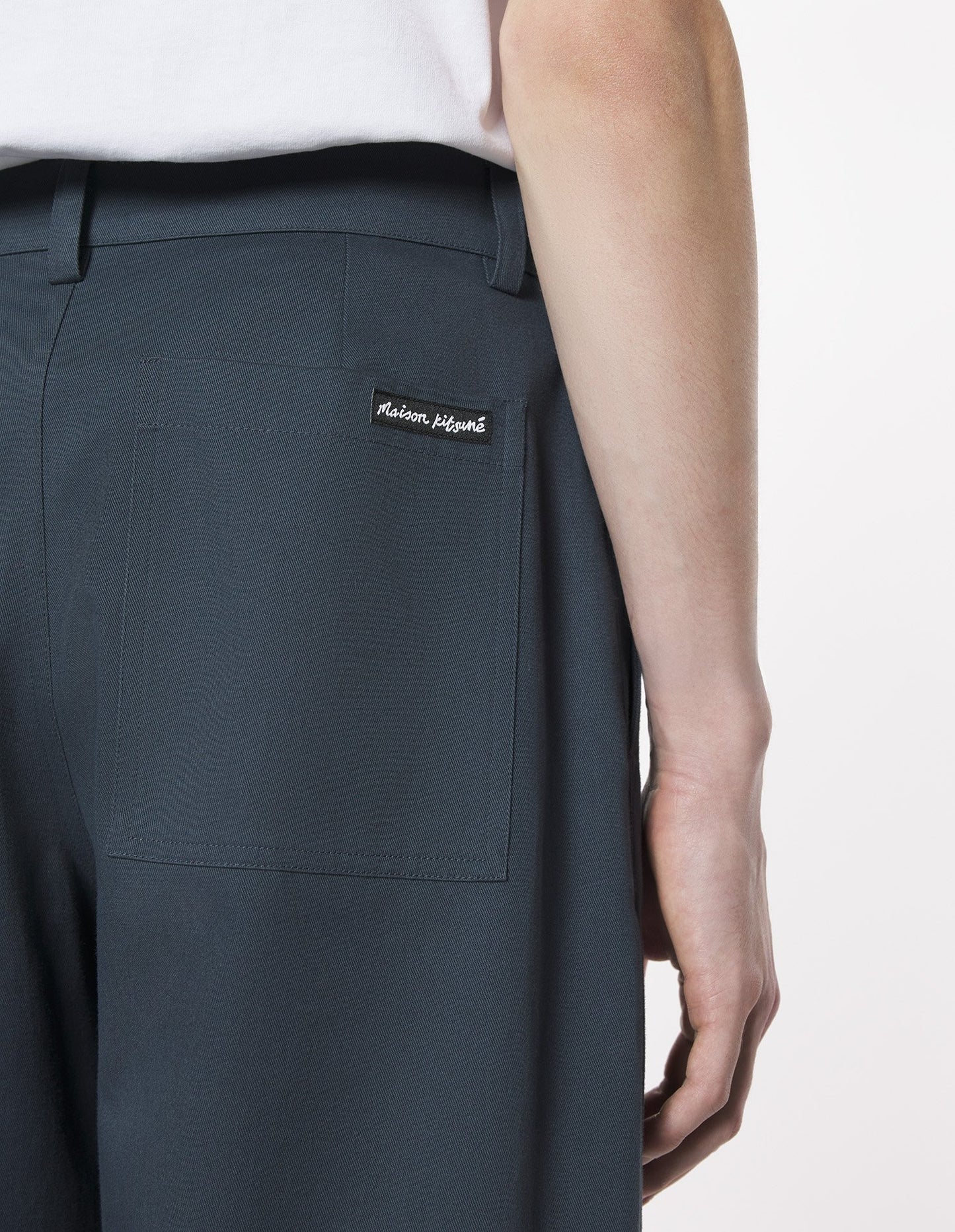 MAISON KITSUNE M BELTED PANTS-GREY