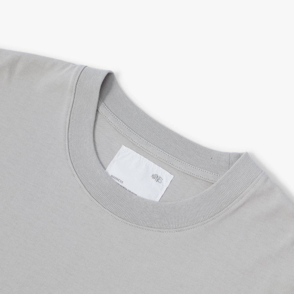 MADNESS PRINT TEE-GREY