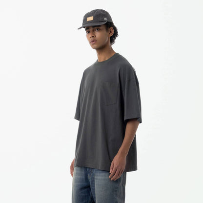 MADNESS STD. UNIFORM SCRIPT POCKET T-SHIRT-CHARCOAL