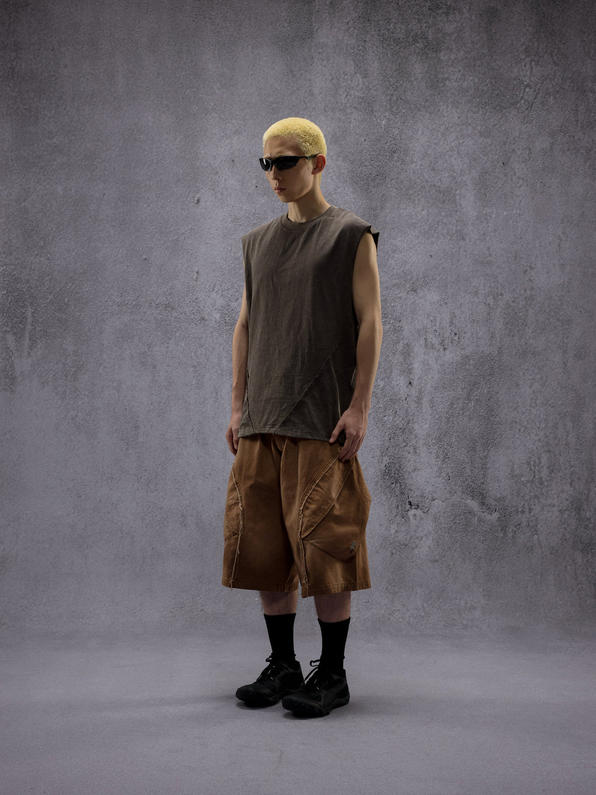 NINE POINT NINE THE SPIRAL TANK TOP-BROWN