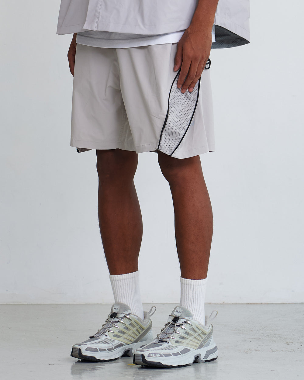 NINE POINT NINE TRIBUTARY BREATHE SHORTS-BLACK