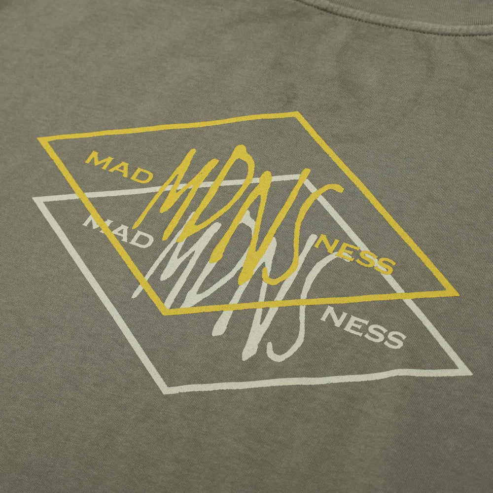 MADNESS WASHED PRINT TEE-OLIVE