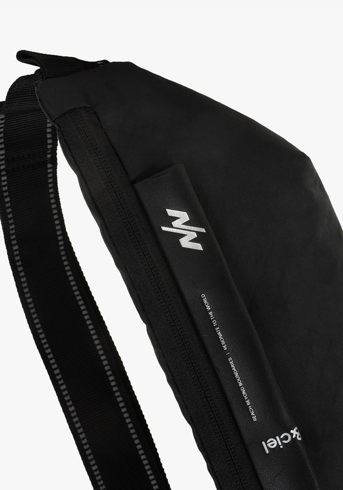NINE POINT NINE X côte & ciel ISARAU XS-BLACK