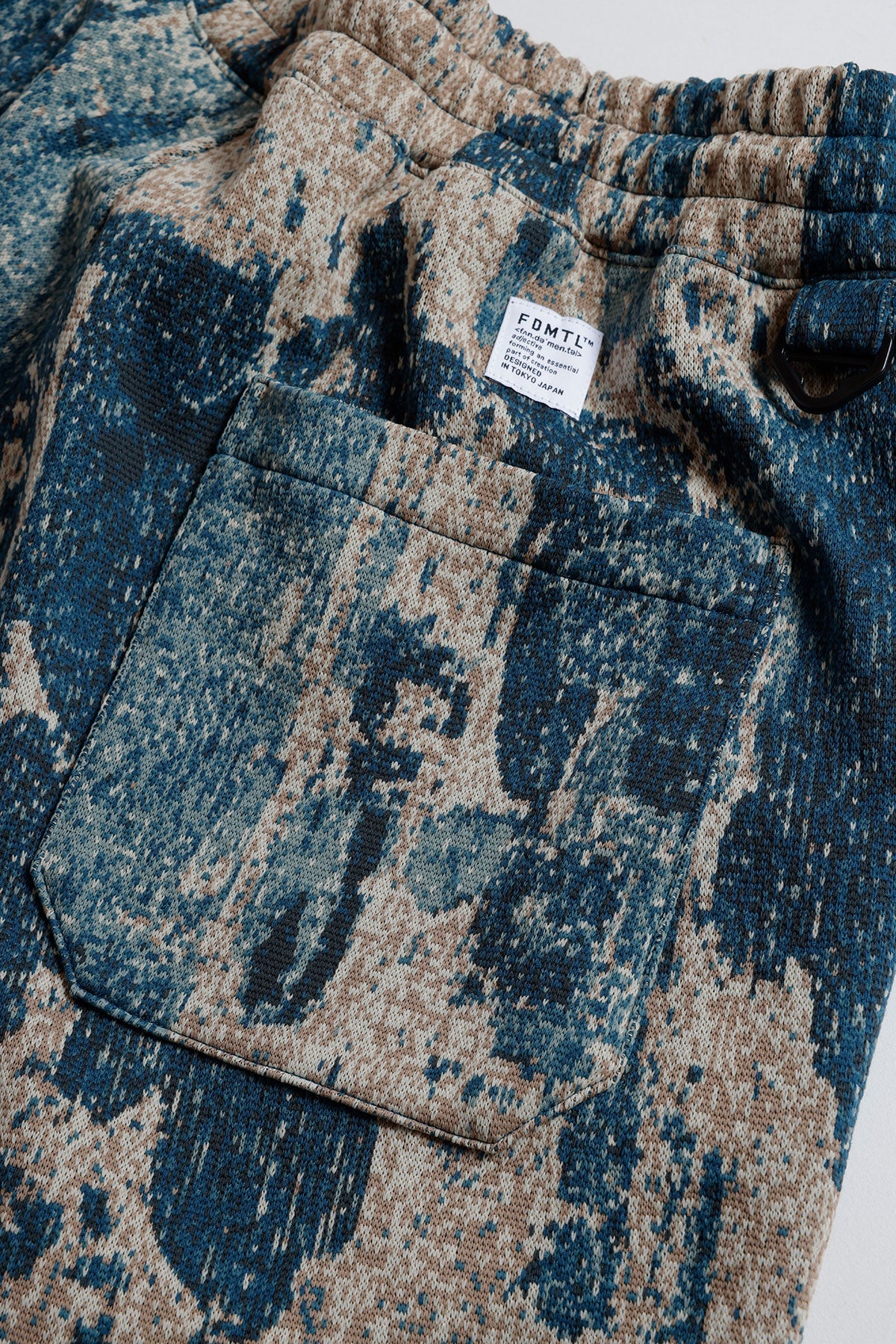 FUNDAMENTAL x MEANSWHILE BORO SHORT PANTS-BORDO